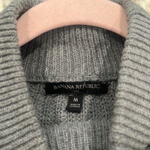 Banana Republic Knit Sweater (Medium)